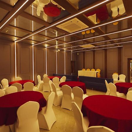Hotel Kiran Miraj Zewnętrze zdjęcie