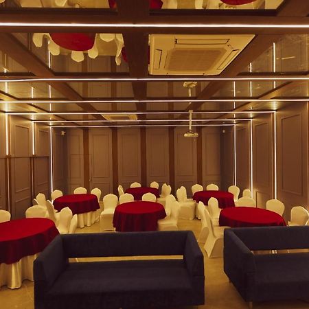 Hotel Kiran Miraj Zewnętrze zdjęcie