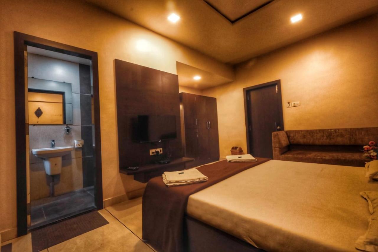 Hotel Kiran Miraj Zewnętrze zdjęcie