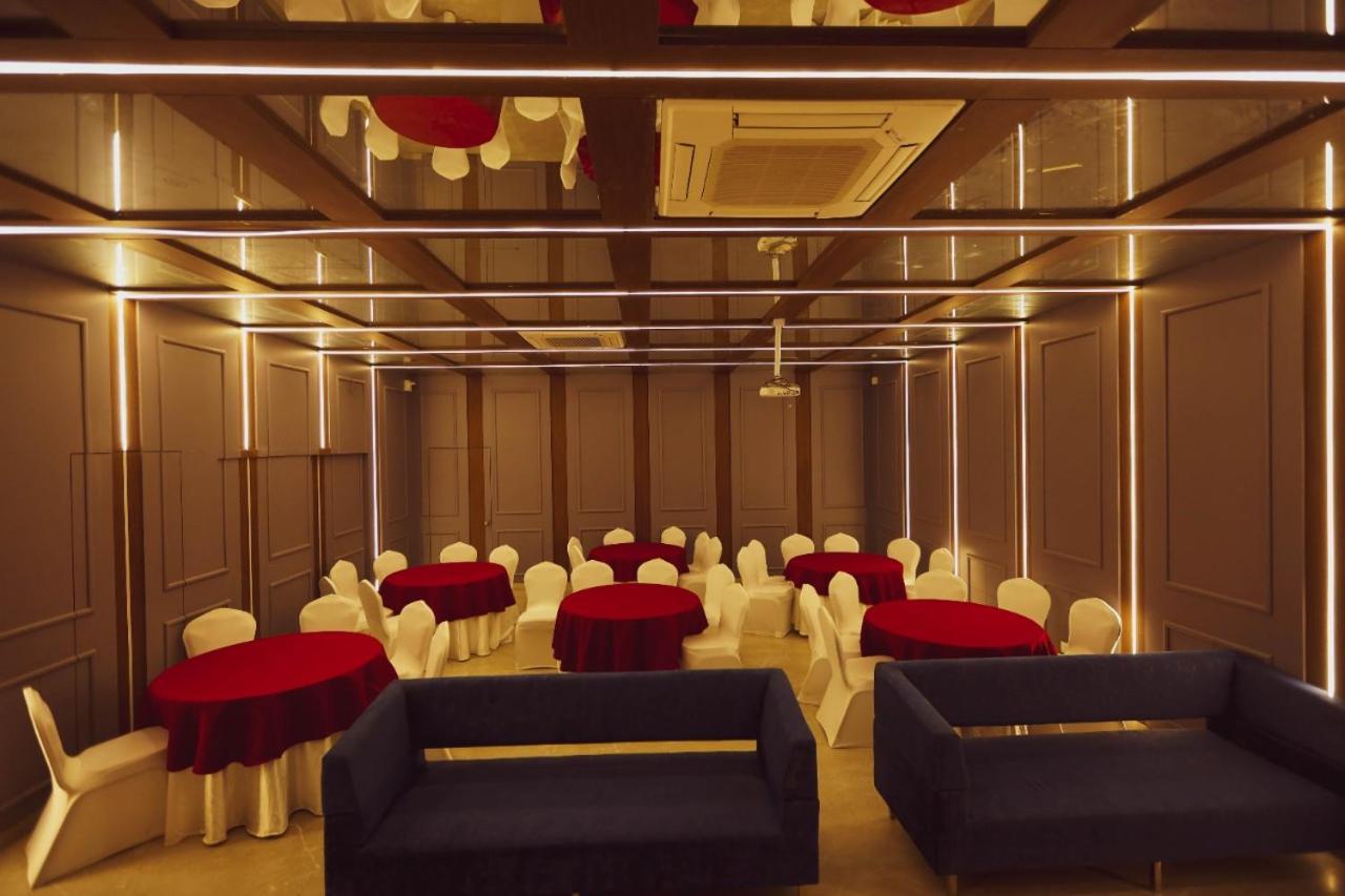 Hotel Kiran Miraj Zewnętrze zdjęcie