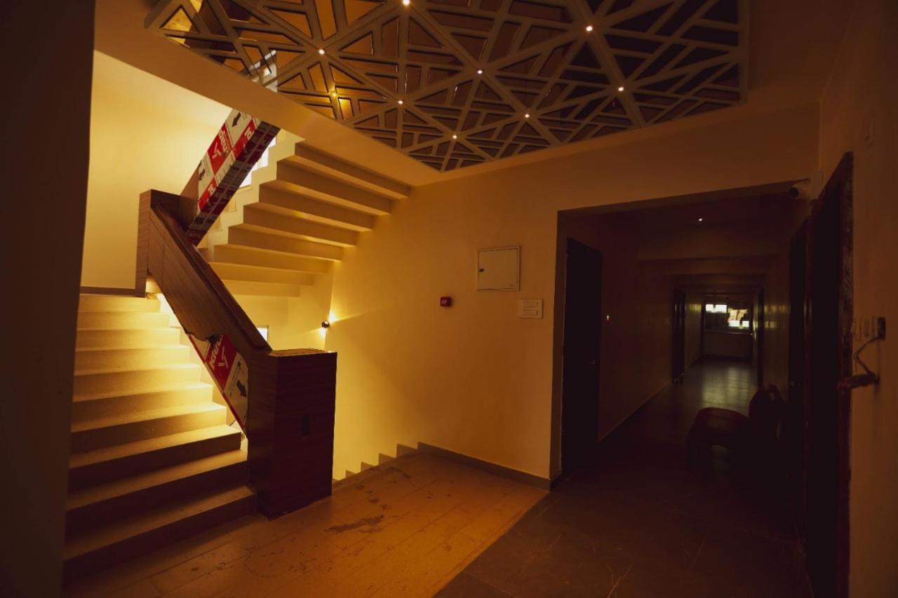 Hotel Kiran Miraj Zewnętrze zdjęcie
